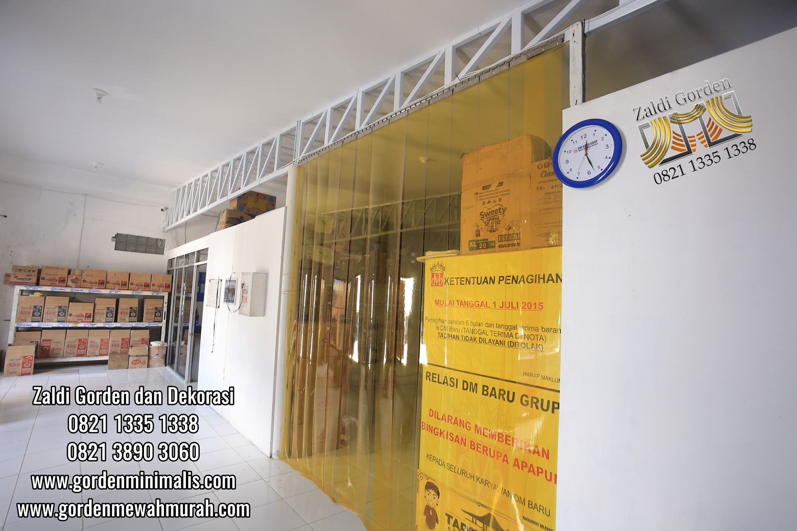 Tirai Plastik Transparan Anti serangga warna orange untuk pintu pembatas gudang restoran supermaket rumah sakit (1)