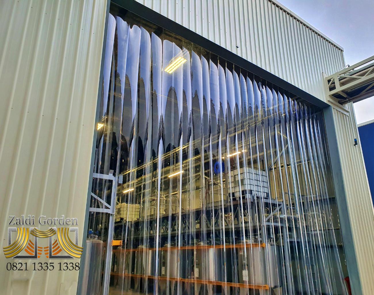 Tirai Plastik transparan untuk pintu penyekat gudang pabrik industri restoran supermarket cold storage 1 (6) Tirai Plastik transparan untuk pintu penyekat gudang pabrik industri restoran supermarket cold storage 1 (6)